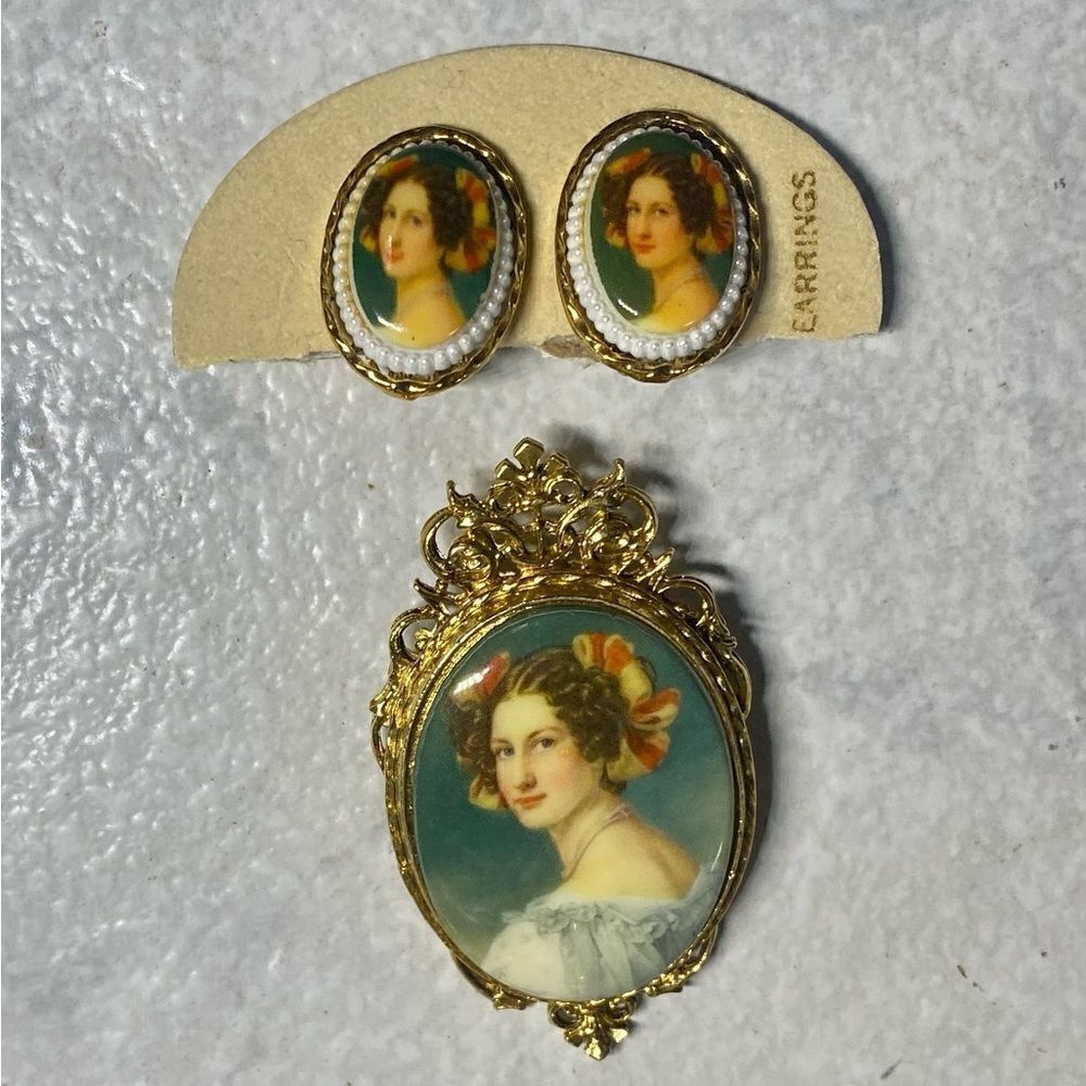 Vintage ART Brooch & Earrings Set